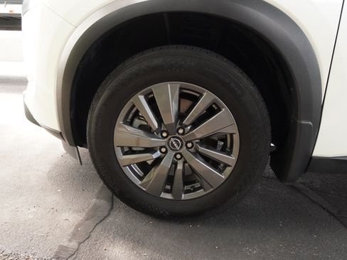 Used 2024 Nissan Pathfinder SV FWD image 32