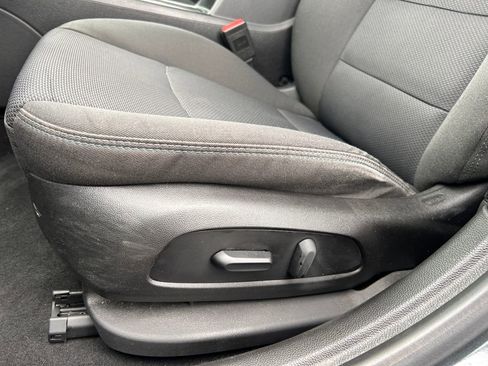 Used 2018 Chevrolet Cruze LT w/ Convenience Package image 25