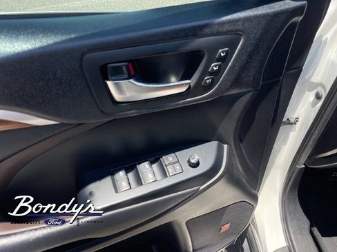 Used 2019 Toyota Highlander Limited AWD/4WD image 8