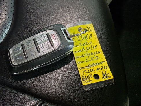 Used 2020 Chrysler Voyager Lxi image 43