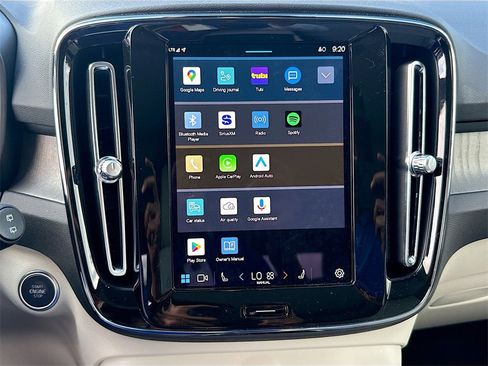 Used 2024 Volvo XC40 B5 Plus image 14