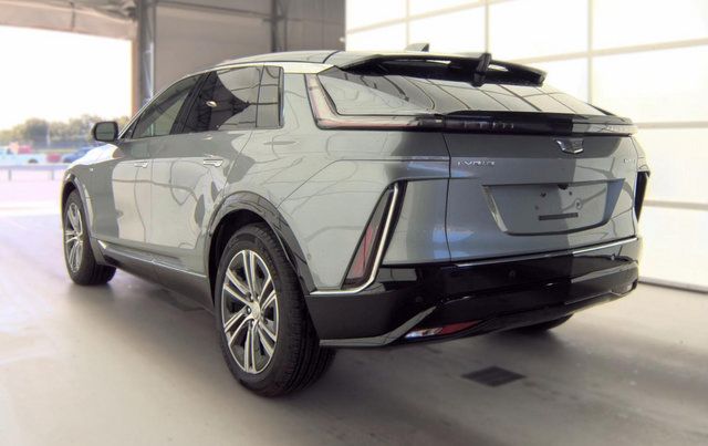 Used 2024 Cadillac Lyriq Luxury AWD/4WD image 5