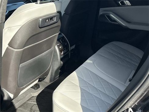 Used 2023 BMW X6 xDrive40i w/ Premium Package image 18