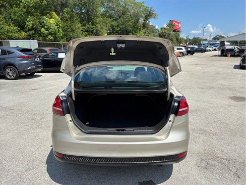 Used 2017 Ford Focus SE FWD image 32
