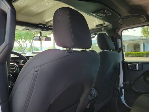 Used 2021 Jeep Gladiator Sport AWD/4WD image 10
