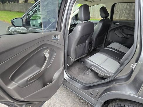 Used 2019 Ford Escape SE image 18