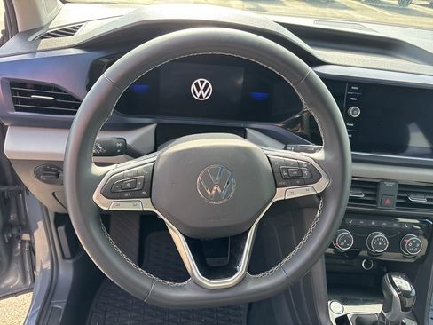 Used 2023 Volkswagen Taos SE w/ Panoramic Sunroof Package image 17