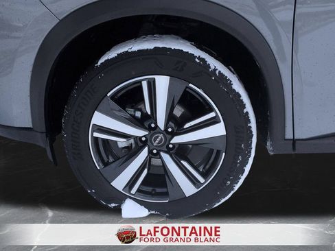 Used 2025 Nissan Rogue SL FWD image 33