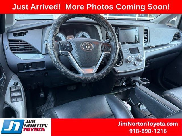 Used 2020 Toyota Sienna SE w/ SE Preferred Package FWD image 7
