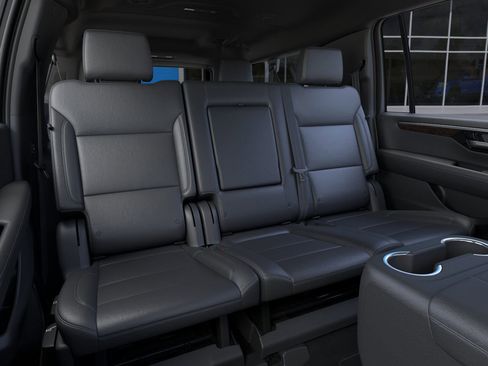 New 2025 Chevrolet Suburban LT image 17