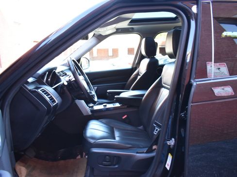 Used 2017 Land Rover Discovery HSE image 12