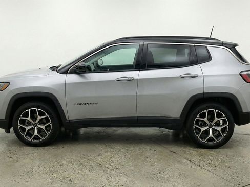 Used 2025 Jeep Compass Limited image 5