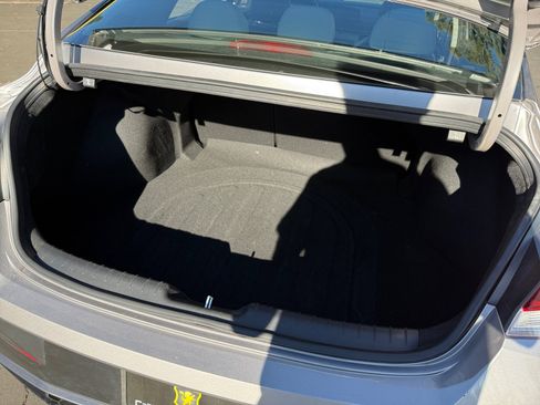 Used 2025 Hyundai Elantra Limited image 20