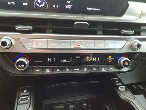 Used 2024 Kia Telluride S w/ S Sunroof Package image 25