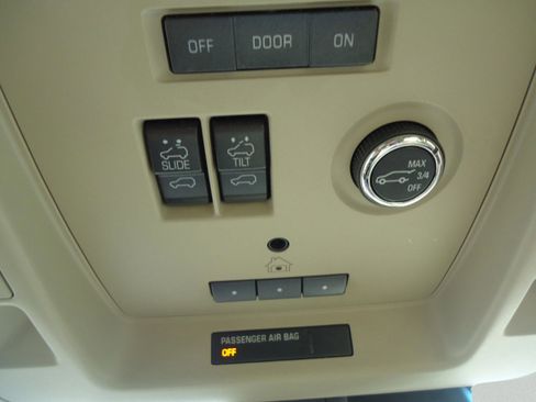 Used 2018 GMC Yukon XL Denali w/ Denali Ultimate Package image 24