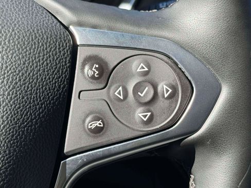 Used 2023 Chevrolet Traverse Premier image 20