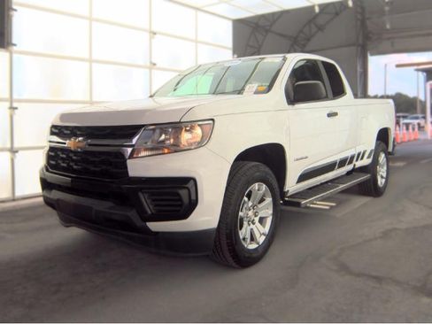 Used 2021 Chevrolet Colorado W/T RWD image 2