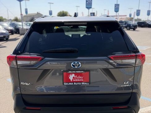 Used 2024 Toyota RAV4 LE AWD/4WD image 3