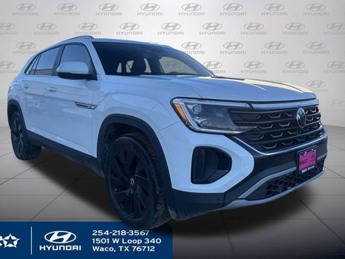 Used 2024 Volkswagen Atlas Cross Sport SE image 3