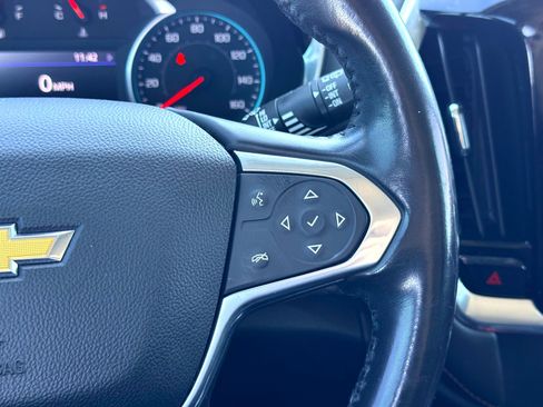 Used 2020 Chevrolet Traverse LT image 24