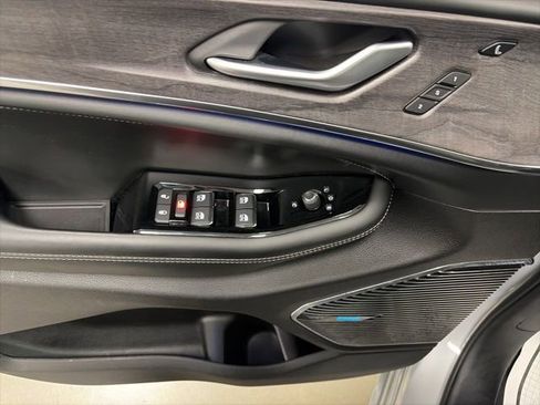 Used 2024 Jeep Grand Cherokee Overland w/ Advanced Protech Group III image 19