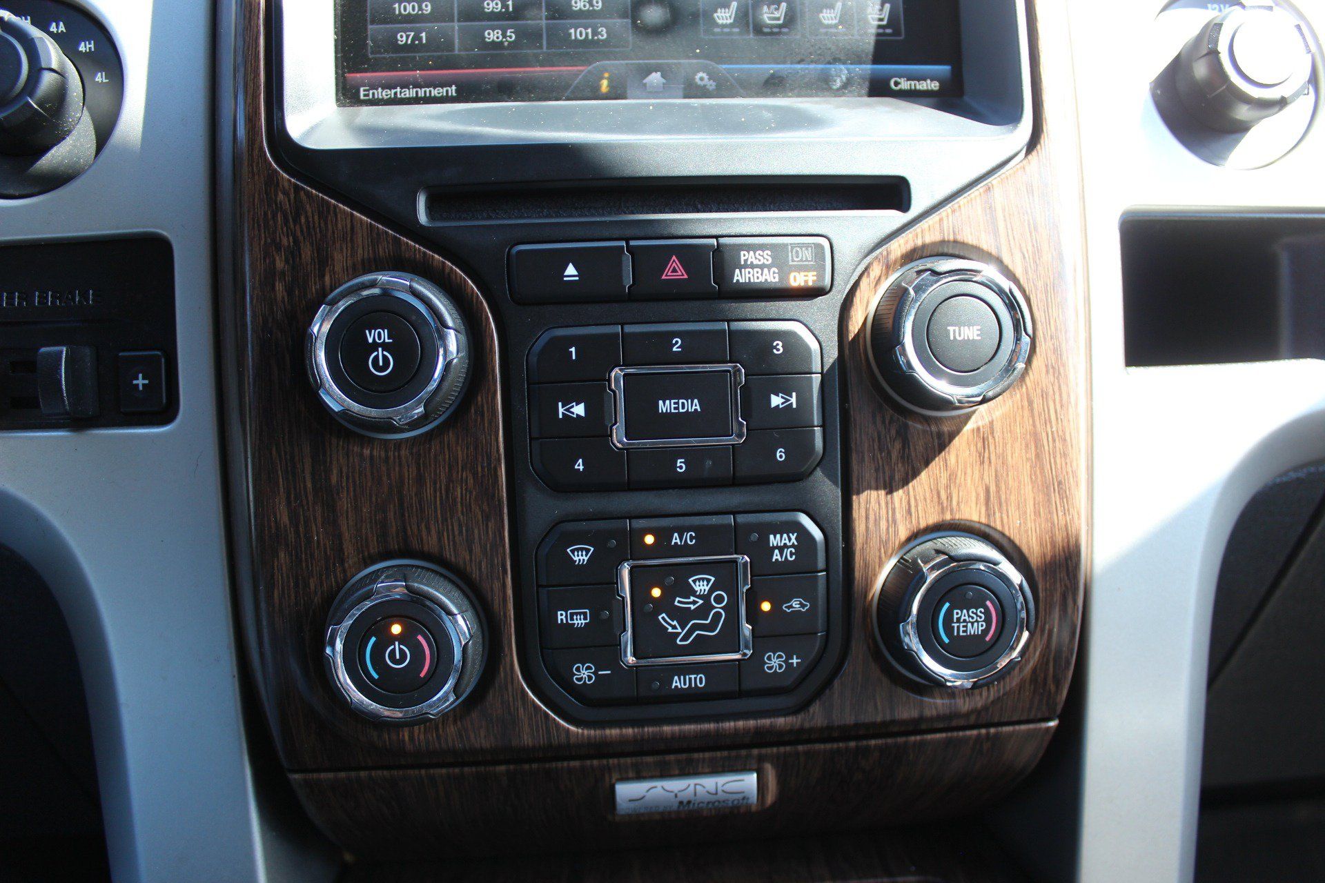 Used 2014 Ford F150 Lariat w/ Equipment Group 502A Luxury AWD/4WD image 28