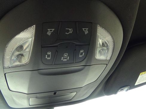 Certified 2025 Chrysler Pacifica Select FWD image 30