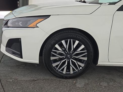 Used 2025 Nissan Altima 2.5 SV image 36