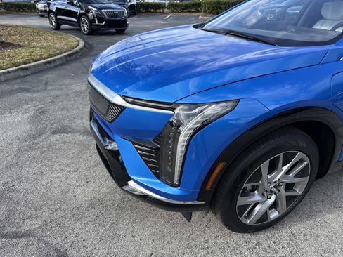 New 2026 Cadillac Optiq Luxury 1 image 10