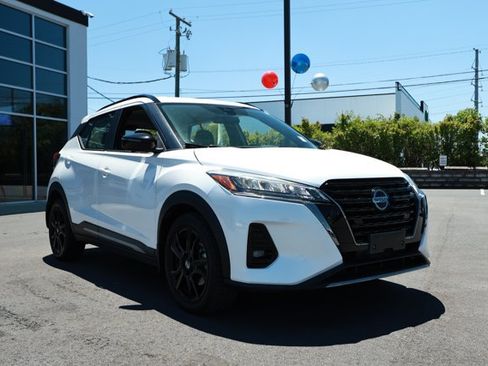 Used 2021 Nissan Kicks SR FWD image 3
