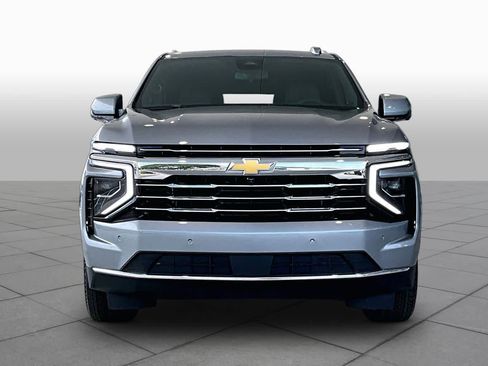 Used 2026 Chevrolet Suburban LT RWD image 3