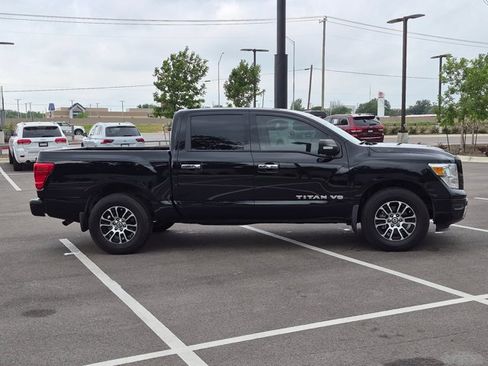 Used 2020 Nissan Titan SV w/ SV Convenience Package RWD image 4
