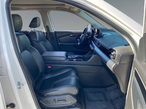 Used 2024 Honda Pilot Touring image 15