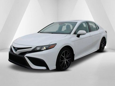 Used 2023 Toyota Camry SE w/ Audio Upgrade Package image 3