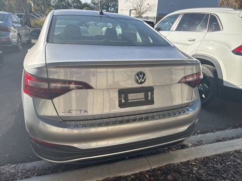 Used 2023 Volkswagen Jetta SE w/ Panoramic Sunroof Package image 9