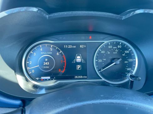 Used 2025 Nissan Versa SV image 39