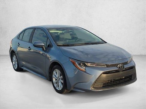 Used 2023 Toyota Corolla LE FWD image 3