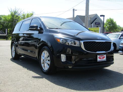 Used 2017 Kia Sedona EX FWD image 1