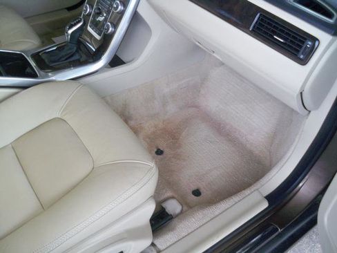 Used 2016 Volvo XC70 T5 Platinum w/ Protection Package image 18