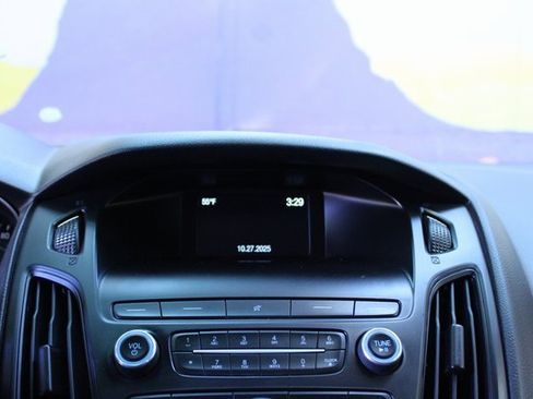 Used 2018 Ford Focus SE image 18