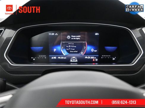 Used 2024 Volkswagen Tiguan SE image 12
