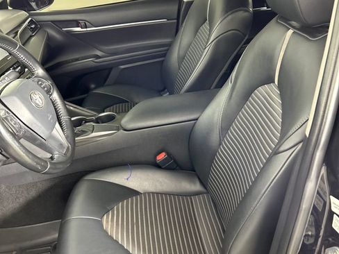 Used 2021 Toyota Camry SE FWD image 12