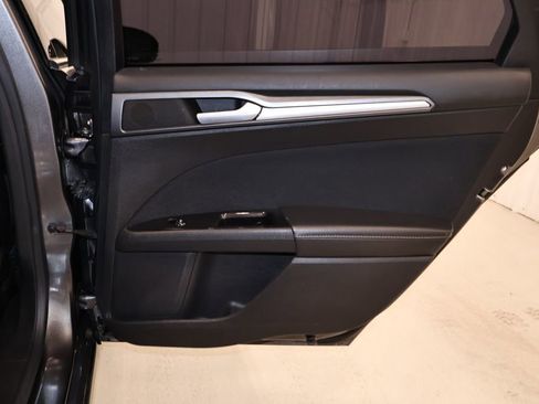 Used 2013 Ford Fusion SE FWD image 16