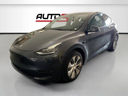 Used 2023 Tesla Model Y Long Range AWD/4WD image 3