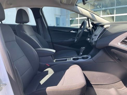 Used 2018 Chevrolet Cruze LS FWD image 9
