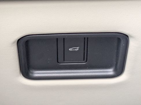 New 2026 Land Rover Range Rover SE image 18