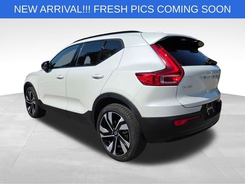 Used 2024 Volvo XC40 B5 Plus AWD/4WD image 5