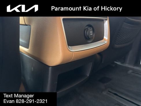 Used 2023 Kia Carnival LX image 17