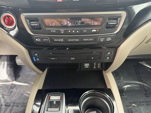 Used 2017 Honda Pilot Elite image 16