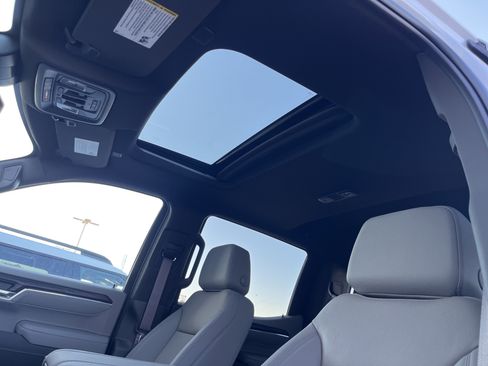 New 2026 GMC Sierra 1500 SLT w/ SLT Premium Package image 10